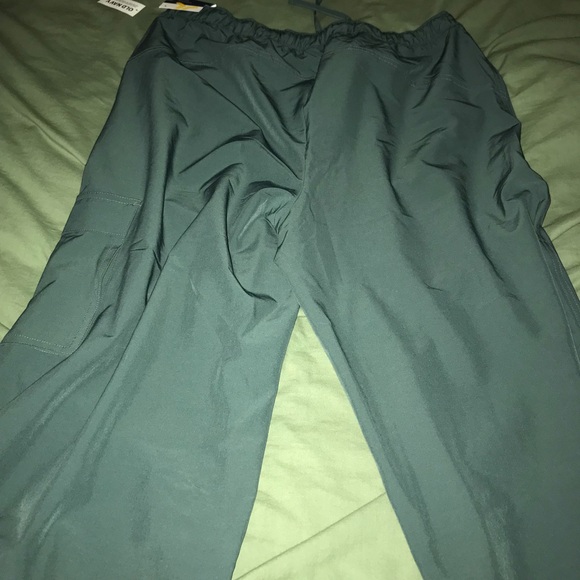 super cooling and comfy, old Navy green active wear cargo pants - Picture 5 of 5